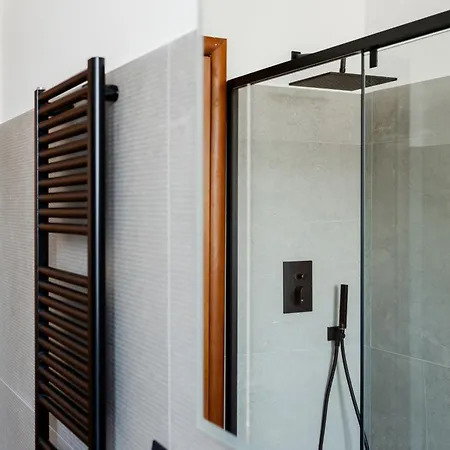 Azalee Urban Nest Rom